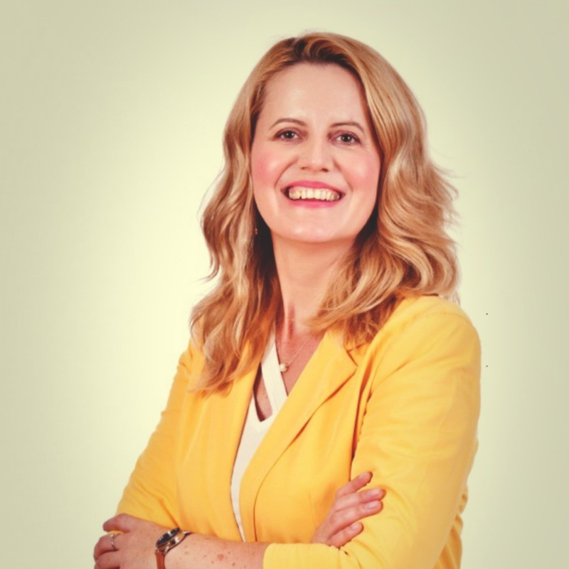Monica_Daliu seen a formal office outfit and with a bright smile on her face